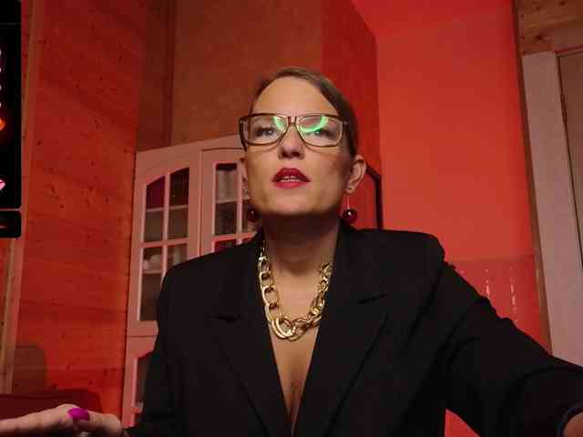 Findom_Lady_Shine webcam