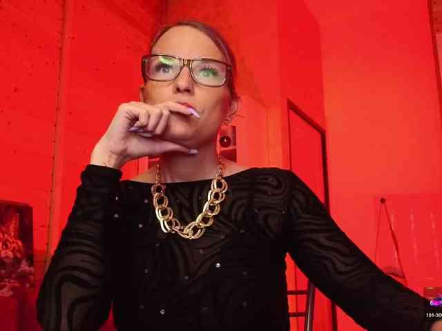 Findom_Lady_Shine webcam