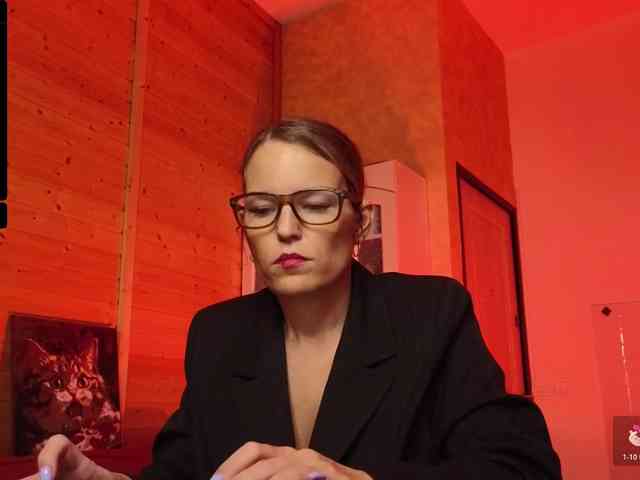 Findom_Lady_Shine webcam