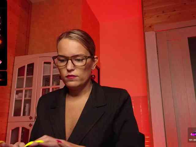 Findom_Lady_Shine webcam