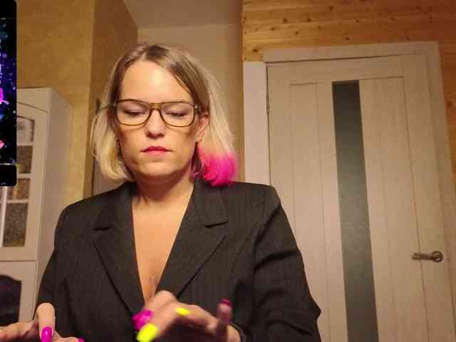 Findom_Lady_Shine webcam