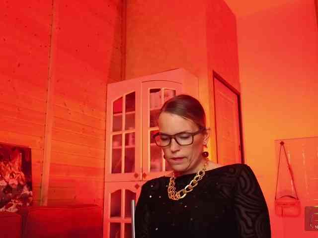 Findom_Lady_Shine webcam