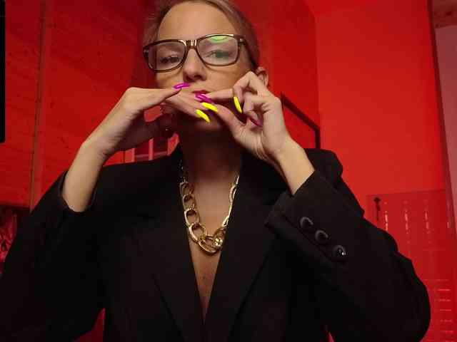 Findom_Lady_Shine webcam