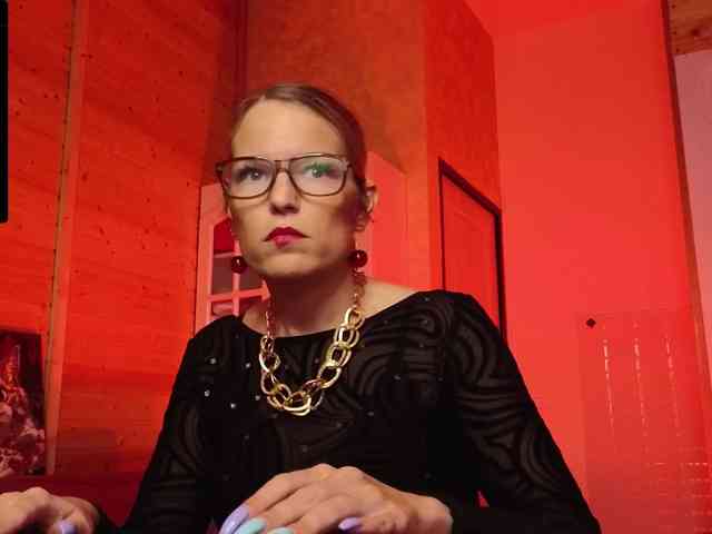 Findom_Lady_Shine webcam