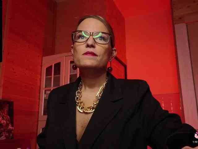 Findom_Lady_Shine webcam