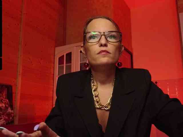 Findom_Lady_Shine webcam