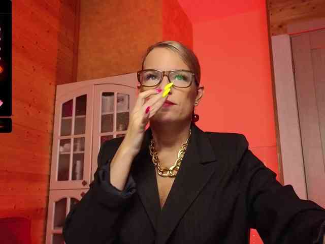 Findom_Lady_Shine webcam