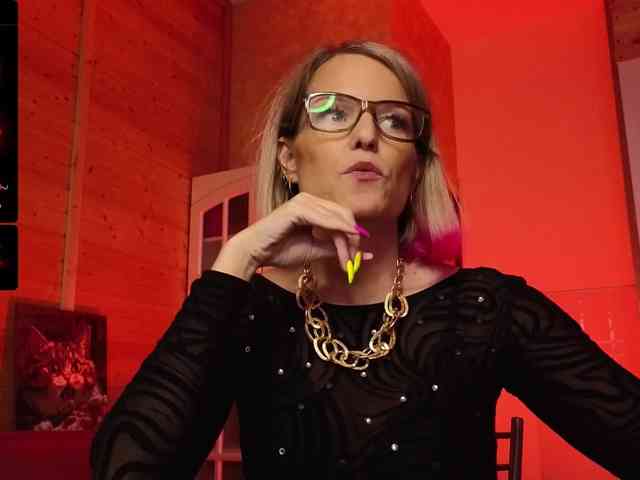 sweeteve050 Live Webcam on BongaCams