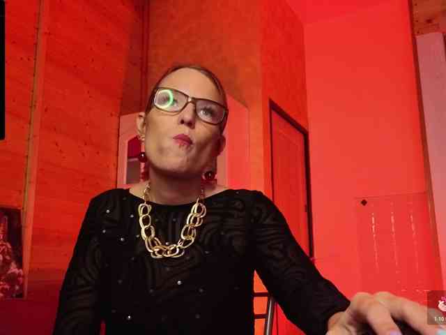 Findom_Lady_Shine webcam