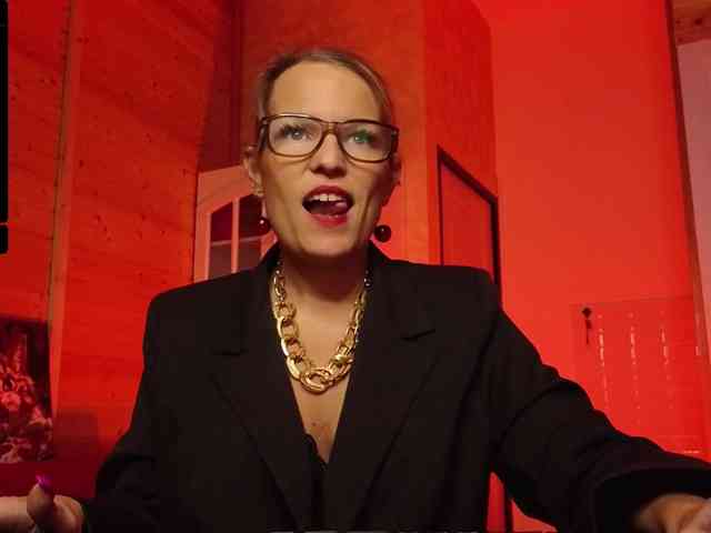 Findom_Lady_Shine webcam