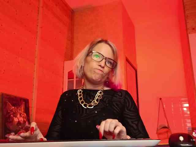 Findom_Lady_Shine webcam