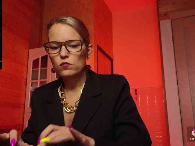 Findom_Lady_Shine webcam