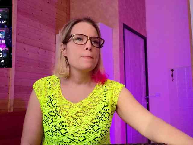Findom_Lady_Shine webcam