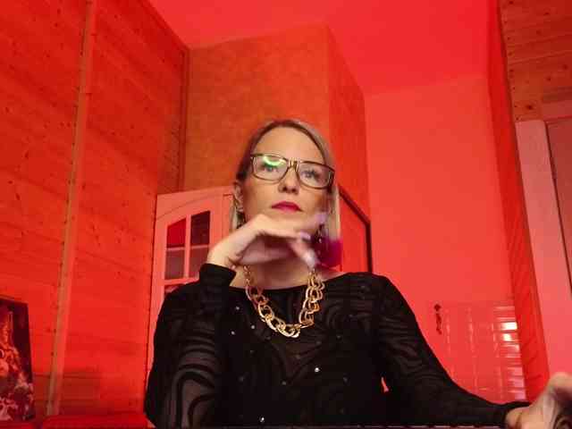 Findom_Lady_Shine webcam