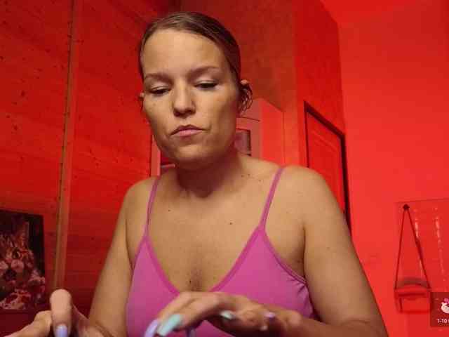 Findom_Lady_Shine webcam