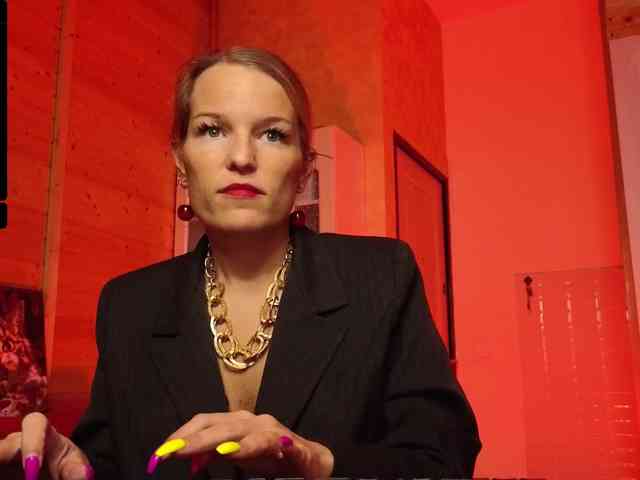 Findom_Lady_Shine webcam