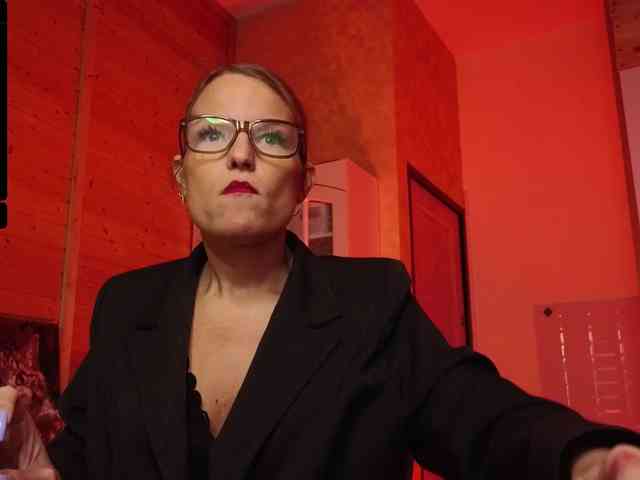 Findom_Lady_Shine webcam