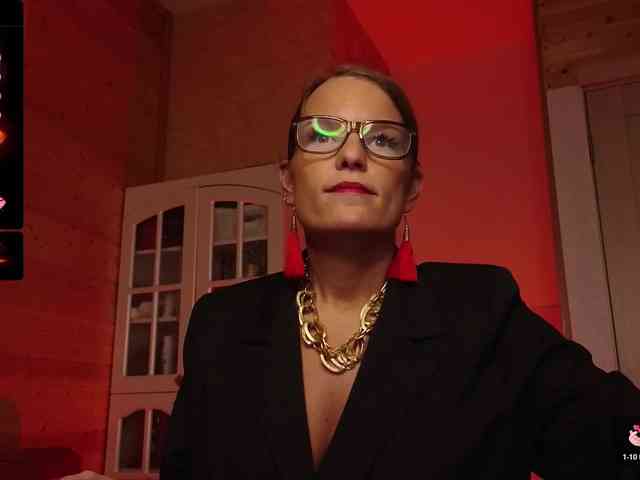 Findom_Lady_Shine webcam