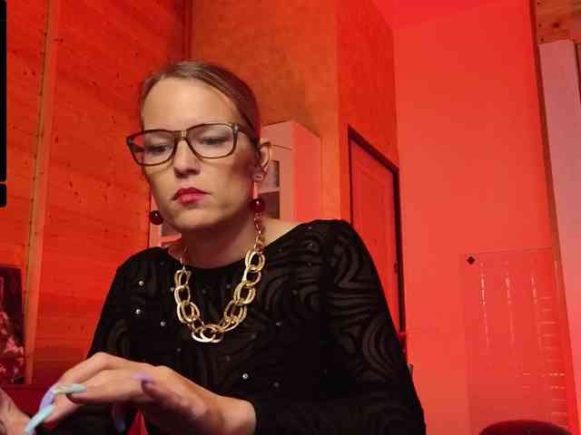 Findom_Lady_Shine webcam