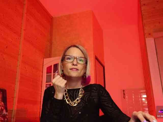 Findom_Lady_Shine webcam