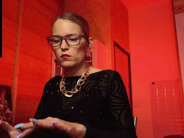 Findom_Lady_Shine webcam