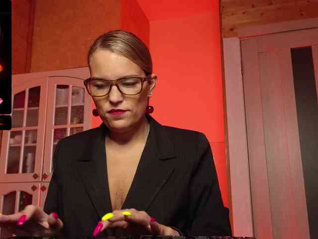 Findom_Lady_Shine webcam