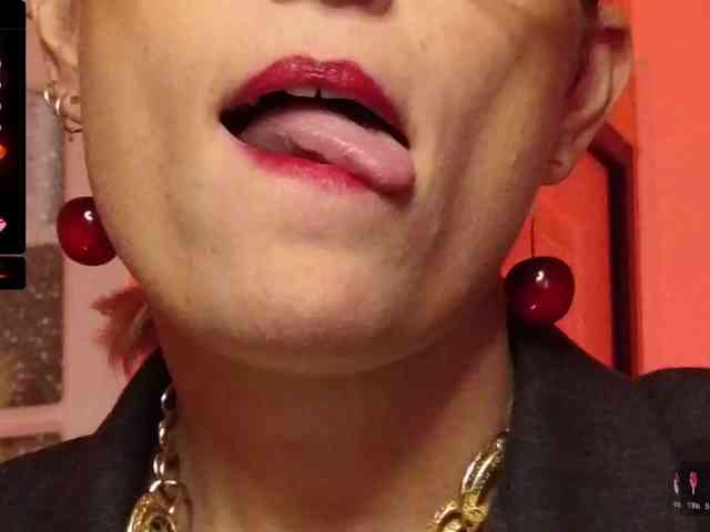 Findom_Lady_Shine webcam