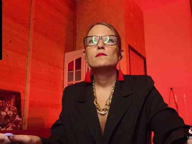 Findom_Lady_Shine webcam