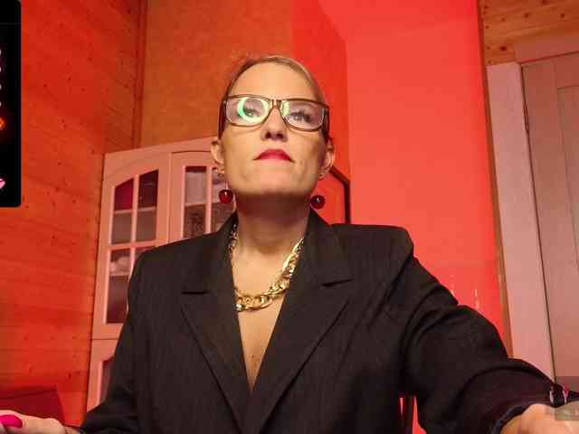 Findom_Lady_Shine webcam