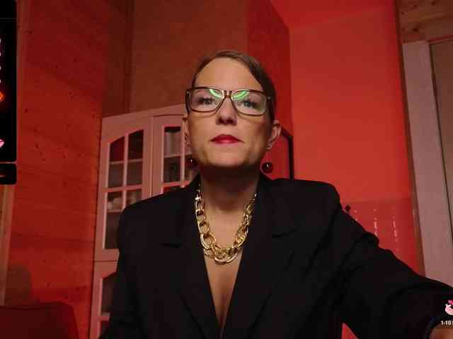 Findom_Lady_Shine webcam