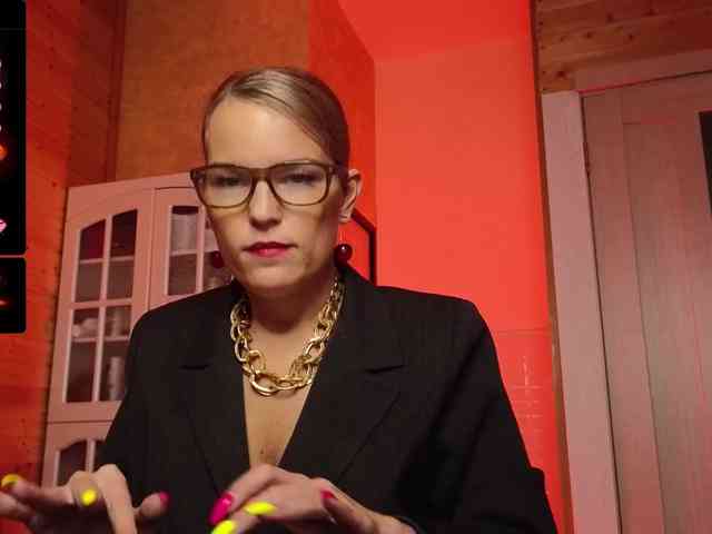 Findom_Lady_Shine webcam