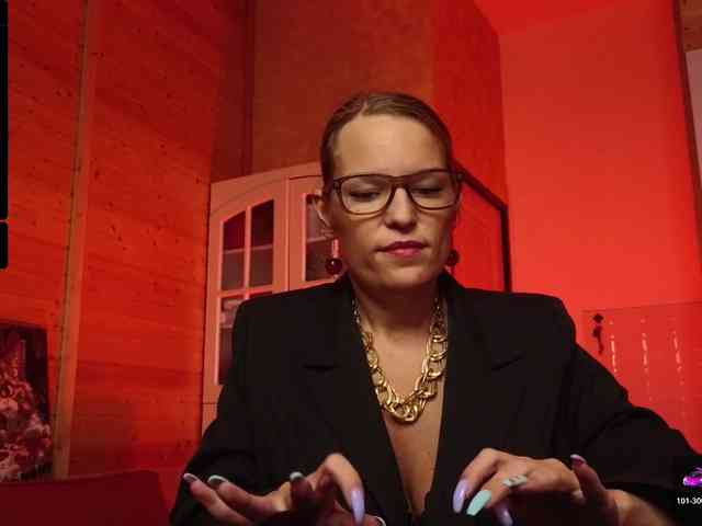 Findom_Lady_Shine webcam