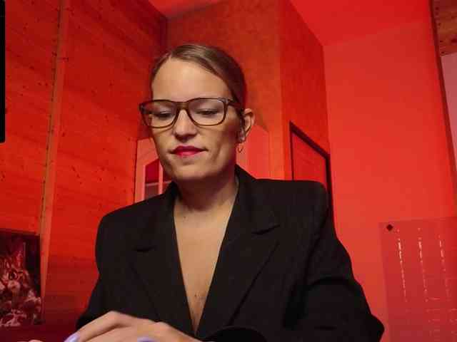 Findom_Lady_Shine webcam