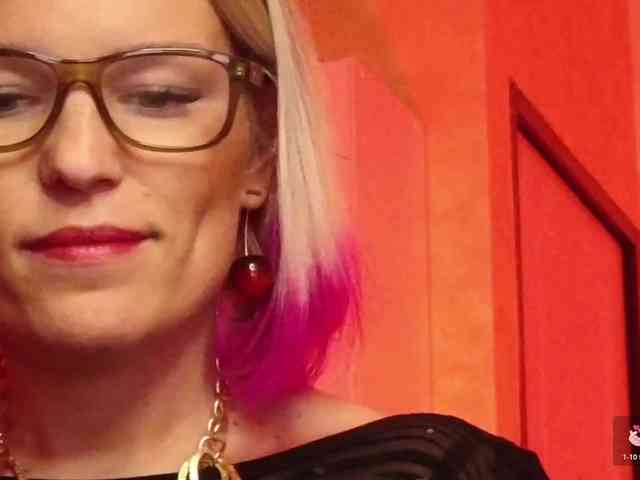 Findom_Lady_Shine webcam