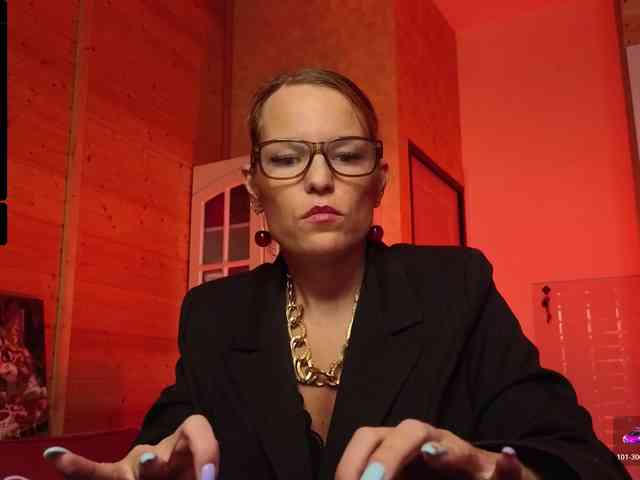 Findom_Lady_Shine webcam