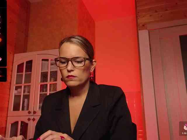 Findom_Lady_Shine webcam