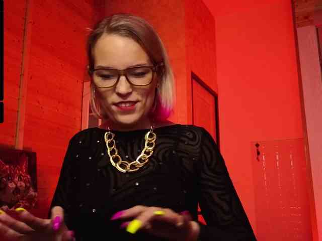 Findom_Lady_Shine webcam