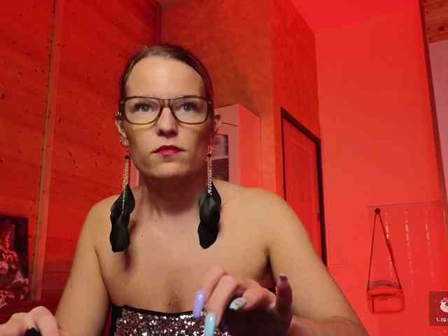 Findom_Lady_Shine webcam