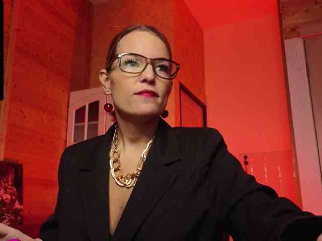 Findom_Lady_Shine webcam