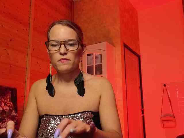 Findom_Lady_Shine webcam