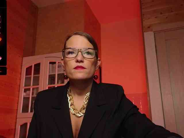 Findom_Lady_Shine webcam