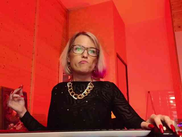 Findom_Lady_Shine webcam