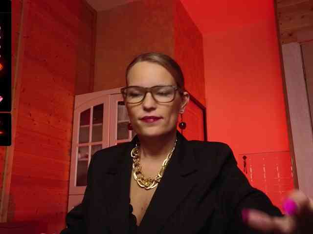 Findom_Lady_Shine webcam