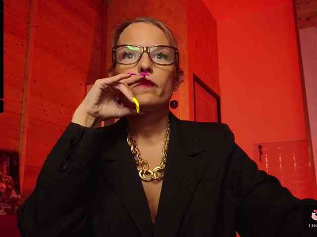 Findom_Lady_Shine webcam