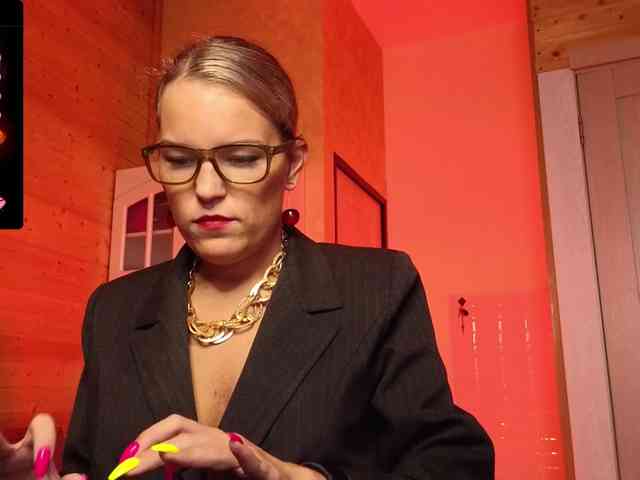 Findom_Lady_Shine webcam