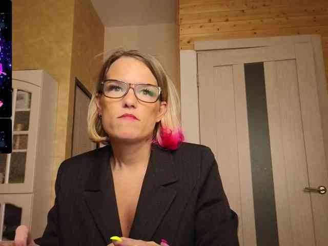 Findom_Lady_Shine webcam