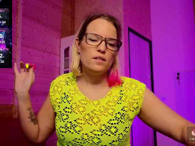 Findom_Lady_Shine webcam