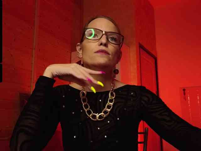 Findom_Lady_Shine webcam