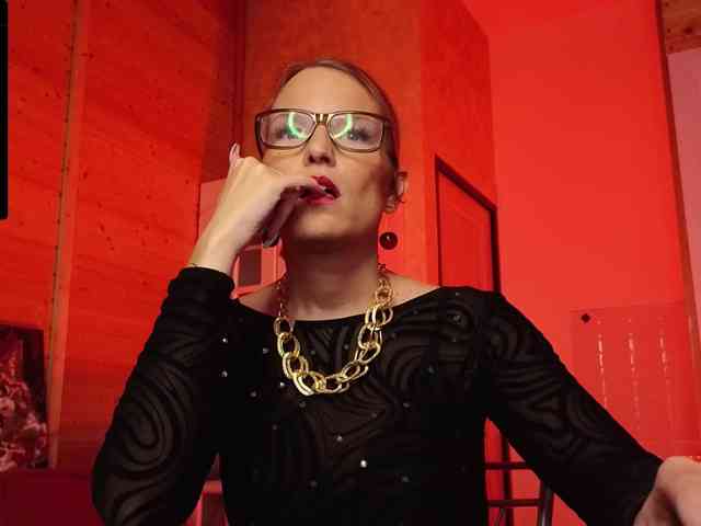 Findom_Lady_Shine webcam