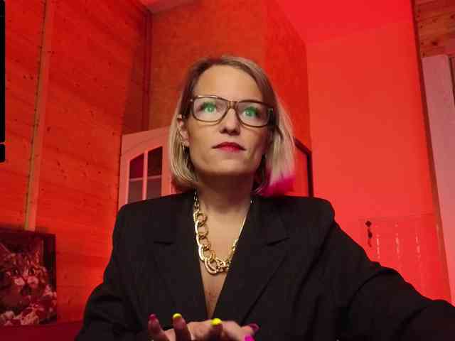 Findom_Lady_Shine webcam